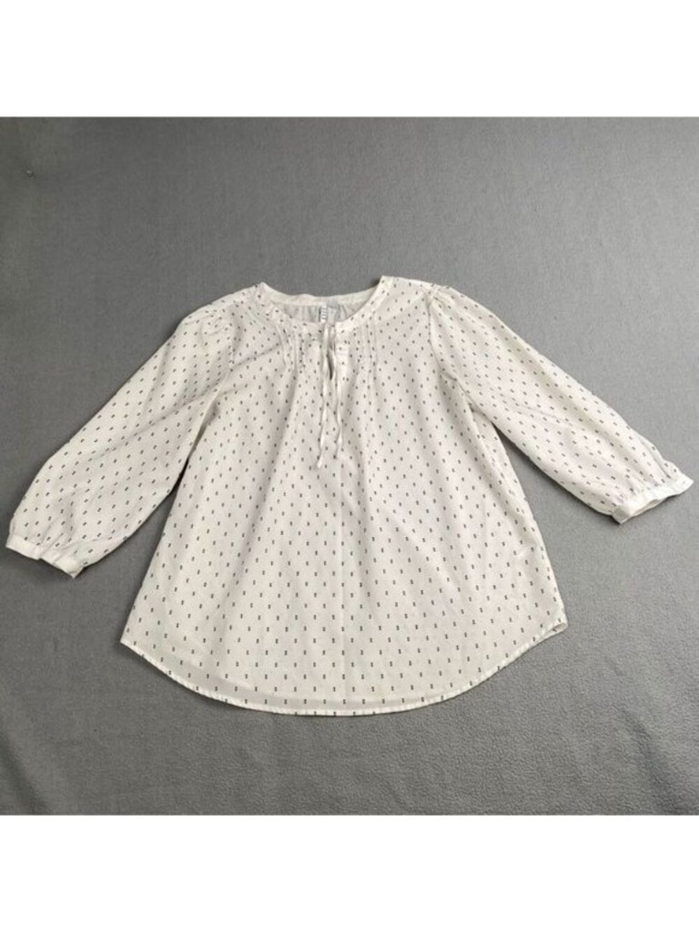 Elle Women’s size Large White Black Polka Dots Pleated Half Sleeves Blouse